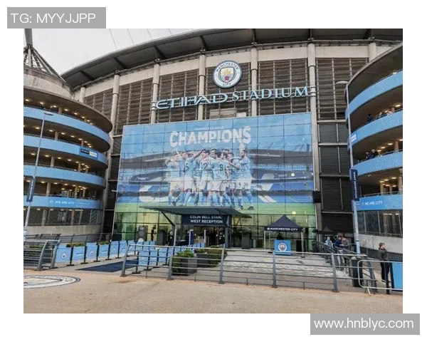 赖扬与伊蒂哈德激战正酣比分悬念引发球迷热议